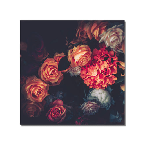 Blüten, Rosen, Hortensien, Pfingstrosen, Vintage Blumenstrauß, Kunstwerk, Schönheit, Eleganz, Romantik, Einrichtungsstil, Geschenk, Natur, Wandbild, Dekoration, Blumenliebhaber, warme Atmosphäre, Blickfang