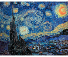 Lade das Bild in den Galerie-Viewer, Gogh, Vincent van 1853–1890. “Die Sternennacht” (Zypressen und Dorf), Saint-Remy, Juni 1889. Öl auf Leinwand, 73,7 × 92,1 cm. New York, Museum of Modern Art.  Gogh, Vincent van 1853–1890. “Starry Night”, June 1889. Oil on canvas, 73 × 92cm. New York, Museum of Modern Art.
